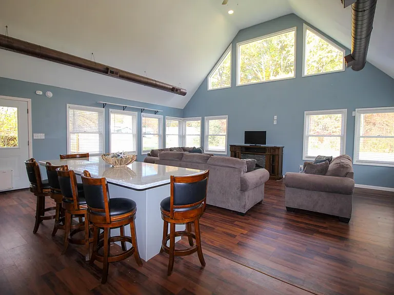102 Drive 13 — Photo 12