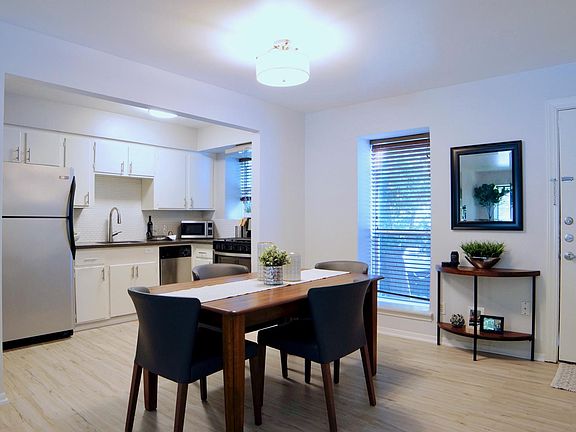2nd image of 1521 Missouri St #3