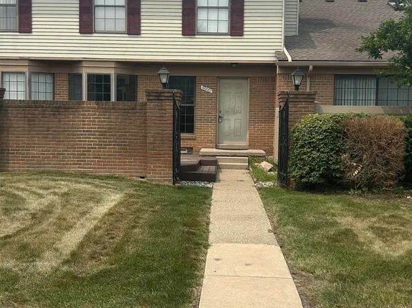 38860 Country Cir, Farmington, MI 48331
