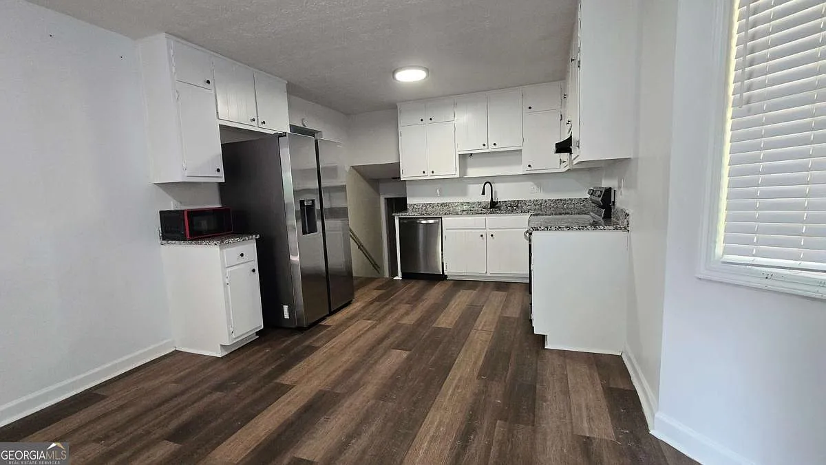 4 bed, 2.5 bath, 2676 sqft, $1,850 — Photo 4