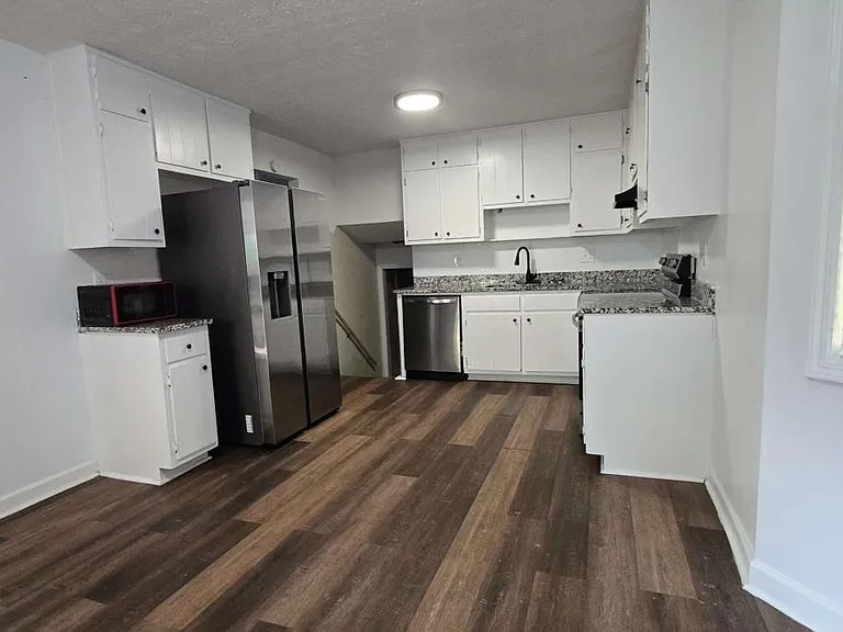 912 Curry Cir SE — Photo 4