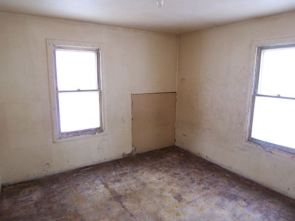 2nd image of 601 E 20th St