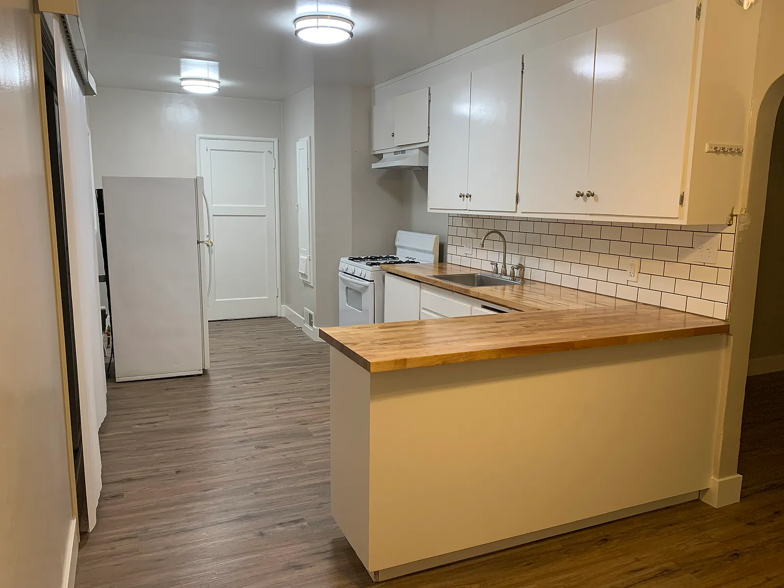 2 bed, 925 sqft, $2,300 — Photo 2