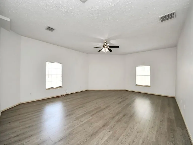 10535 Emnora Ln — Photo 16