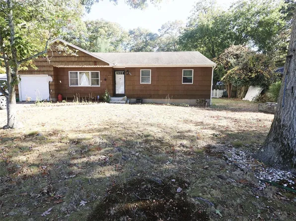 450 W End Avenue, Shirley, NY 11967