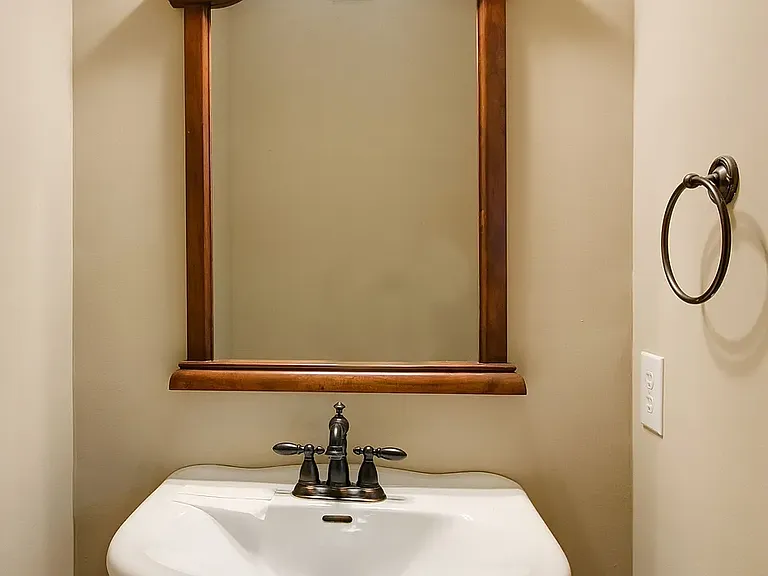 605 Anderson Dr — Photo 11