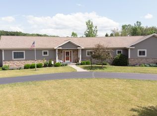 140 Kensington Ct, Livonia, NY