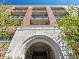 1350 W Fullerton Ave, Chicago, IL