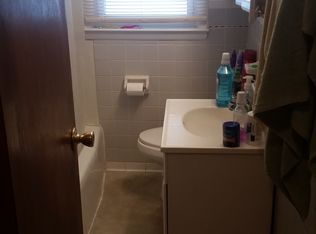 1110 Henrietta St, Ravenswood, WV 26164