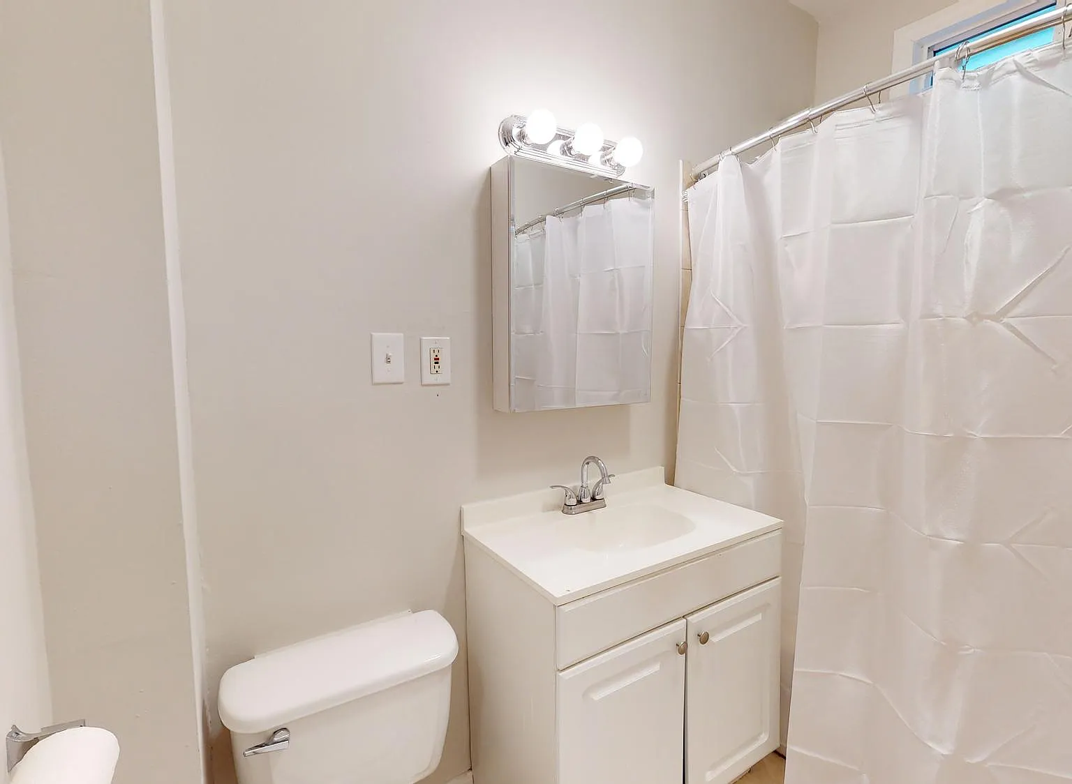 4 bed, 9999 sqft, $3,000 — Photo 3