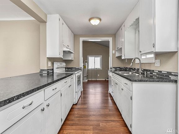 4th image of 308 Jackson St