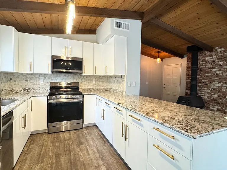 1502 Cottonwood Ave — Photo 10