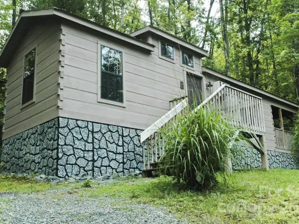31 Cabin Row, Hendersonville, NC 28739