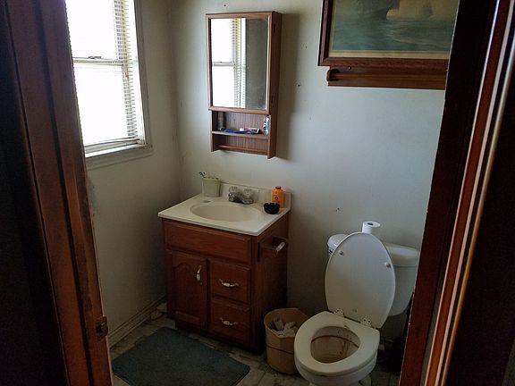 2nd image of 702 S Holmes St