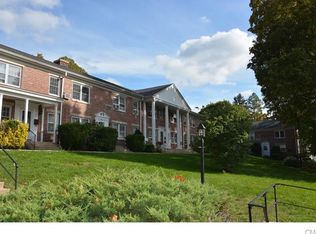 202 Park St #12A, New Canaan, CT 06840