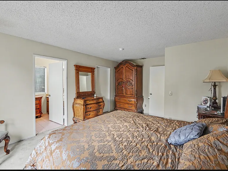 1846 N Alvarado St — Photo 11