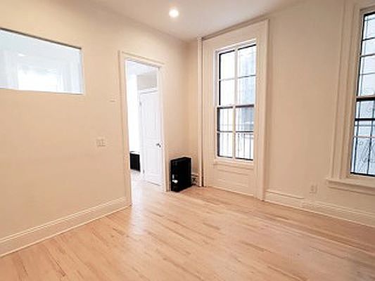 4th image of 111 S Oxford St APT 4