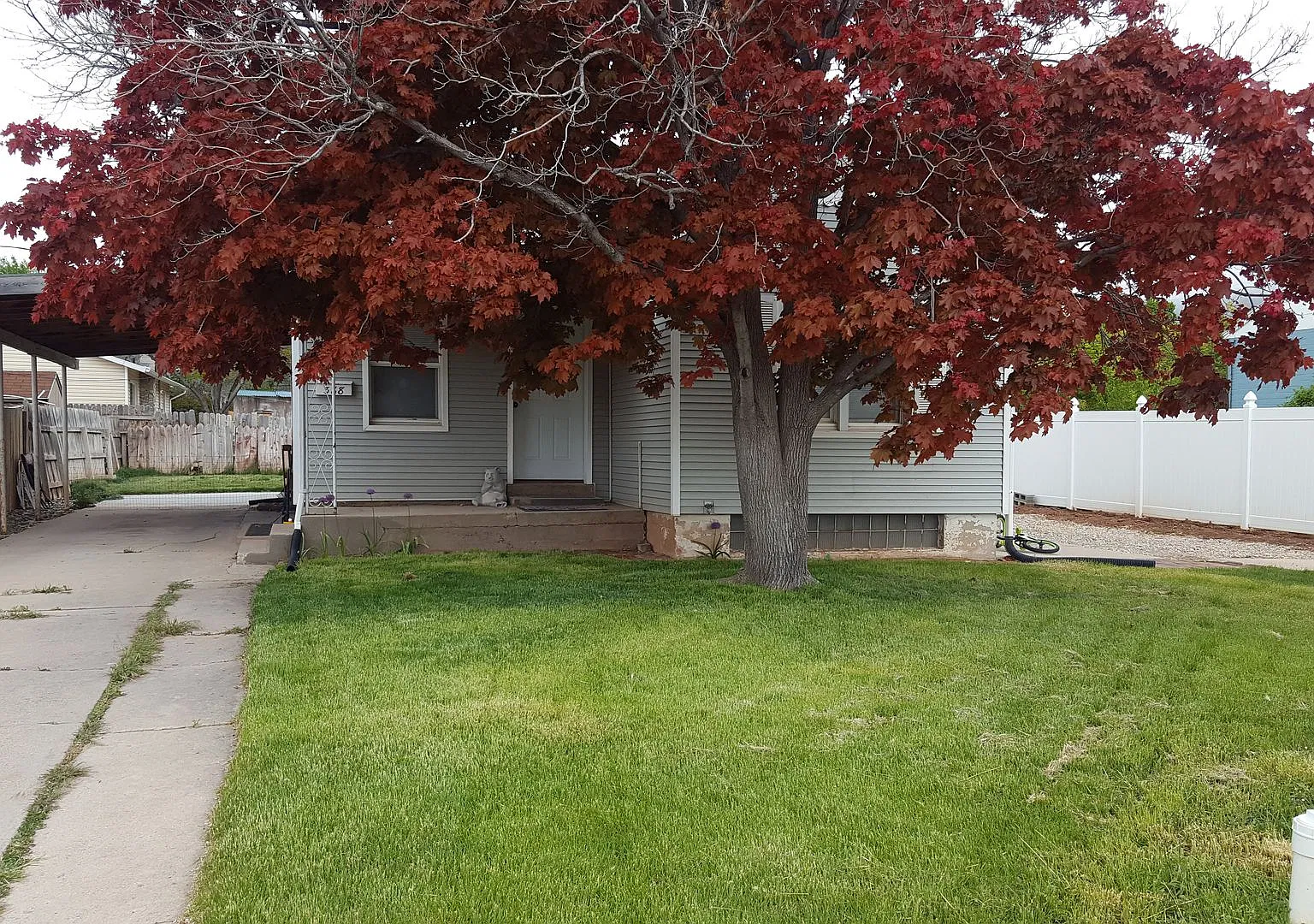 Close to schools and shopping — Photo 4