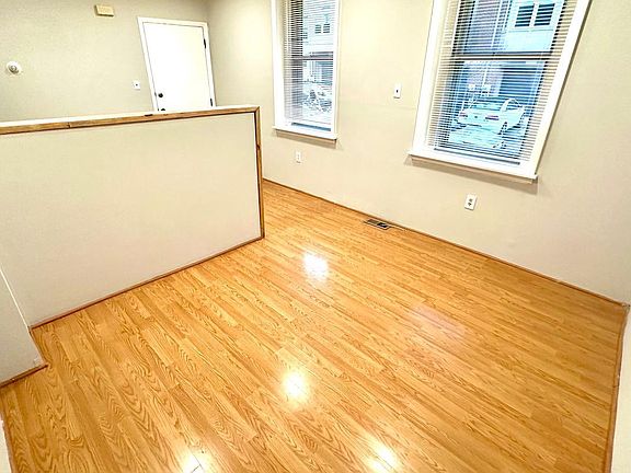 5th image of 820 S Darien St Unit 1