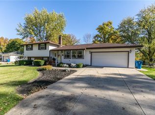 9593 Airlane Dr, Macedonia, OH 44056