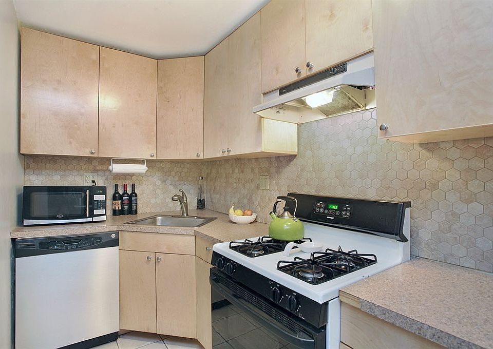 1st image of 27 Meserole St APT 2R