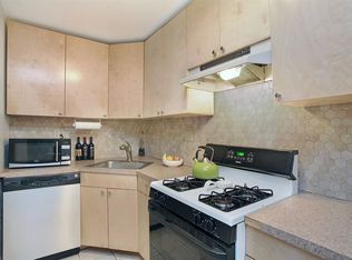 27 Meserole St APT 2R, Brooklyn, NY 11206