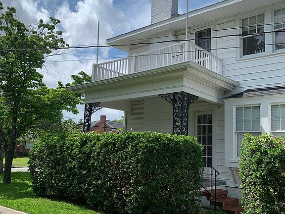 4th image of 23 Colonial Dr
