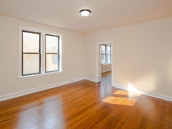 4th image of 1028 E Hyde Park Blvd APT 2N