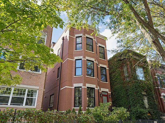 2nd image of 1526 N Leavitt St #1