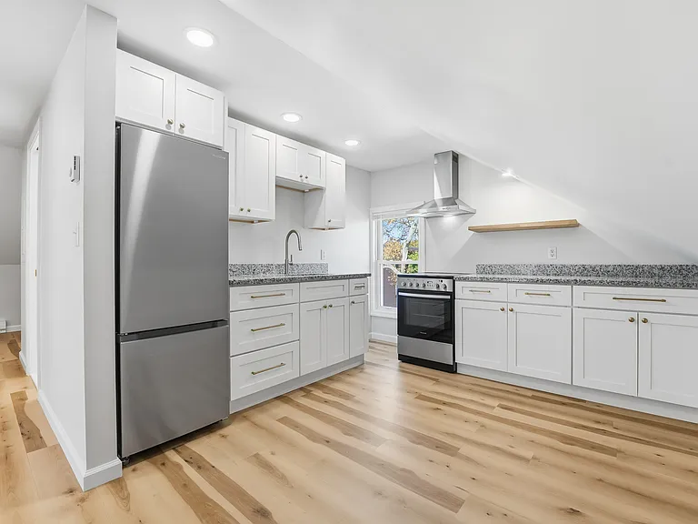 22 Vernon St #3 — Photo 8