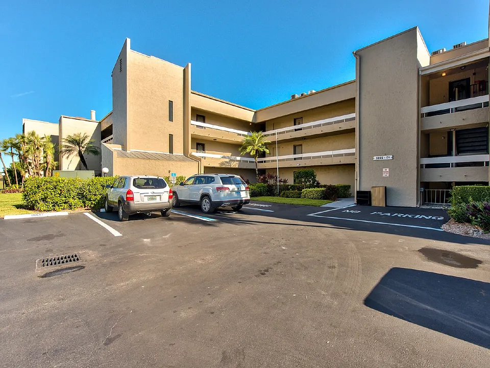 3655 Boca Ciega Dr #111