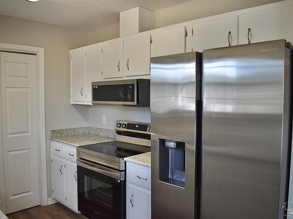3rd image of 1010 Waterford Ln