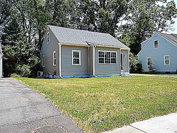 3rd image of 15 John David Ln
