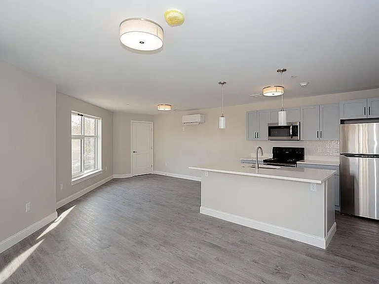 882 Massachusetts Ave #3A — Photo 2