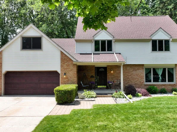 301 Mayfield Ln, Midland, MI 48640