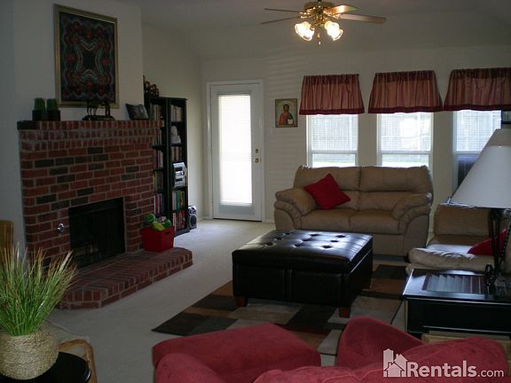 3rd image of 9913 Pierce Dr