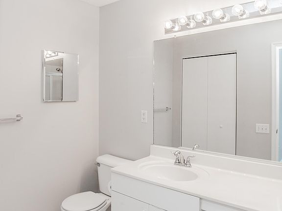 4th image of 2128 Holly Berry Ln