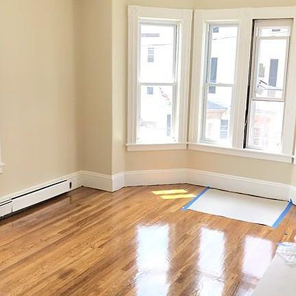 3rd image of 7 Essex Cir