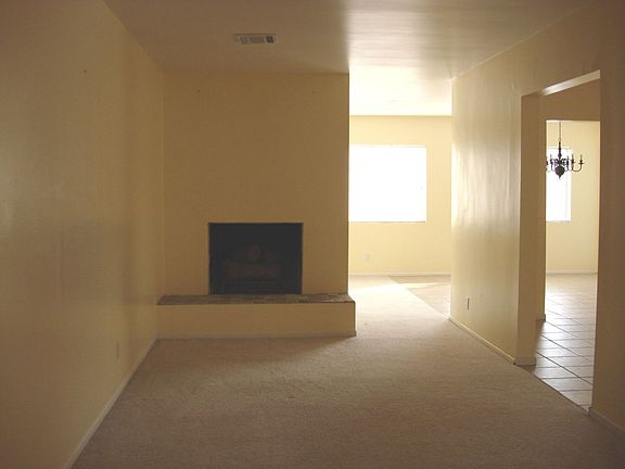 4th image of 743 Myrtle Ave