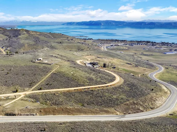 705 S First Light Dr, Garden City, UT 84028