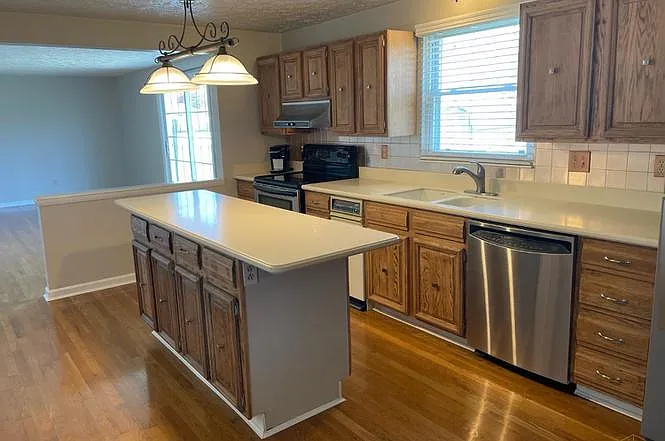 1460 Saint Lawrence Dr — Photo 10