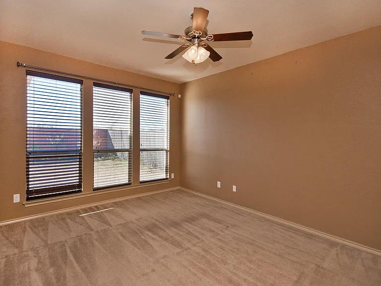 3205 Buckthorn Ln — Photo 9