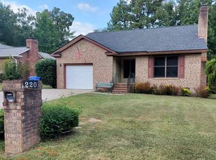 220 Fair Oaks Dr, Fayetteville, NC 28311