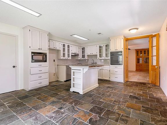 3rd image of 13885 N Amiss Rd