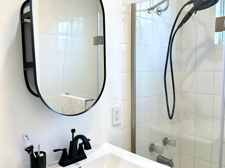 2133 N Buena Vista St — Photo 31
