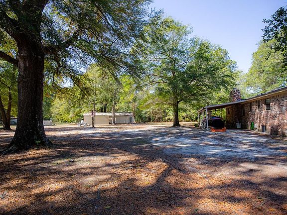 2nd image of 302 Acacia Ln