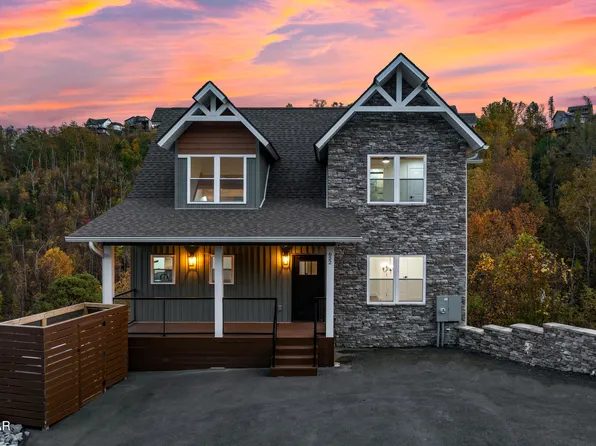 652 Pinecrest Dr, Gatlinburg, TN 37738