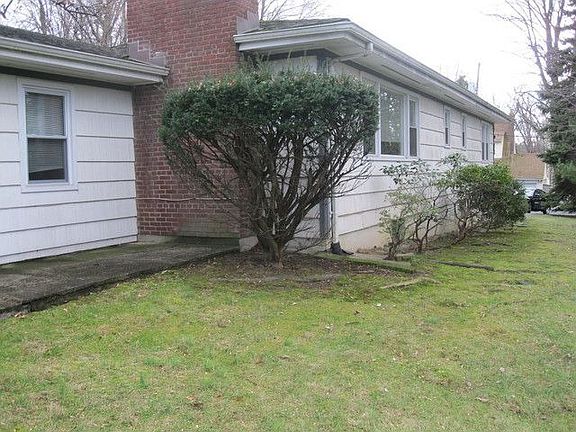 5th image of 13 Circle Dr