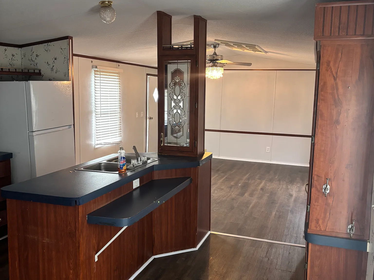 3 bed, 1100 sqft, $1,300 — Photo 4
