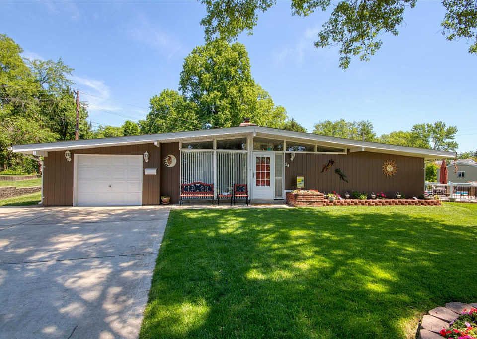 1st image of 24 Orchard Dr
